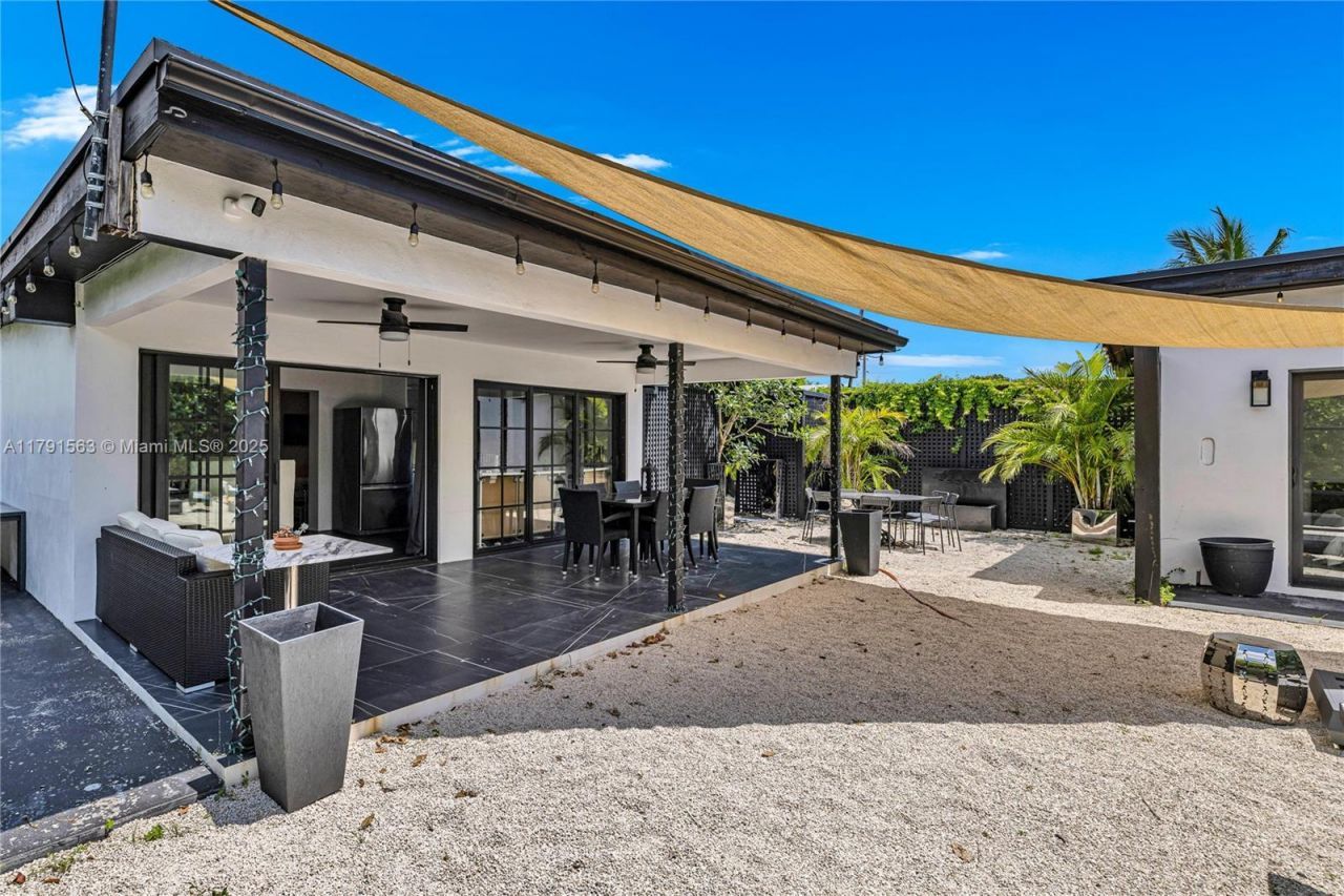 560 NW 116th Ter, Miami, FL 33168 Photo