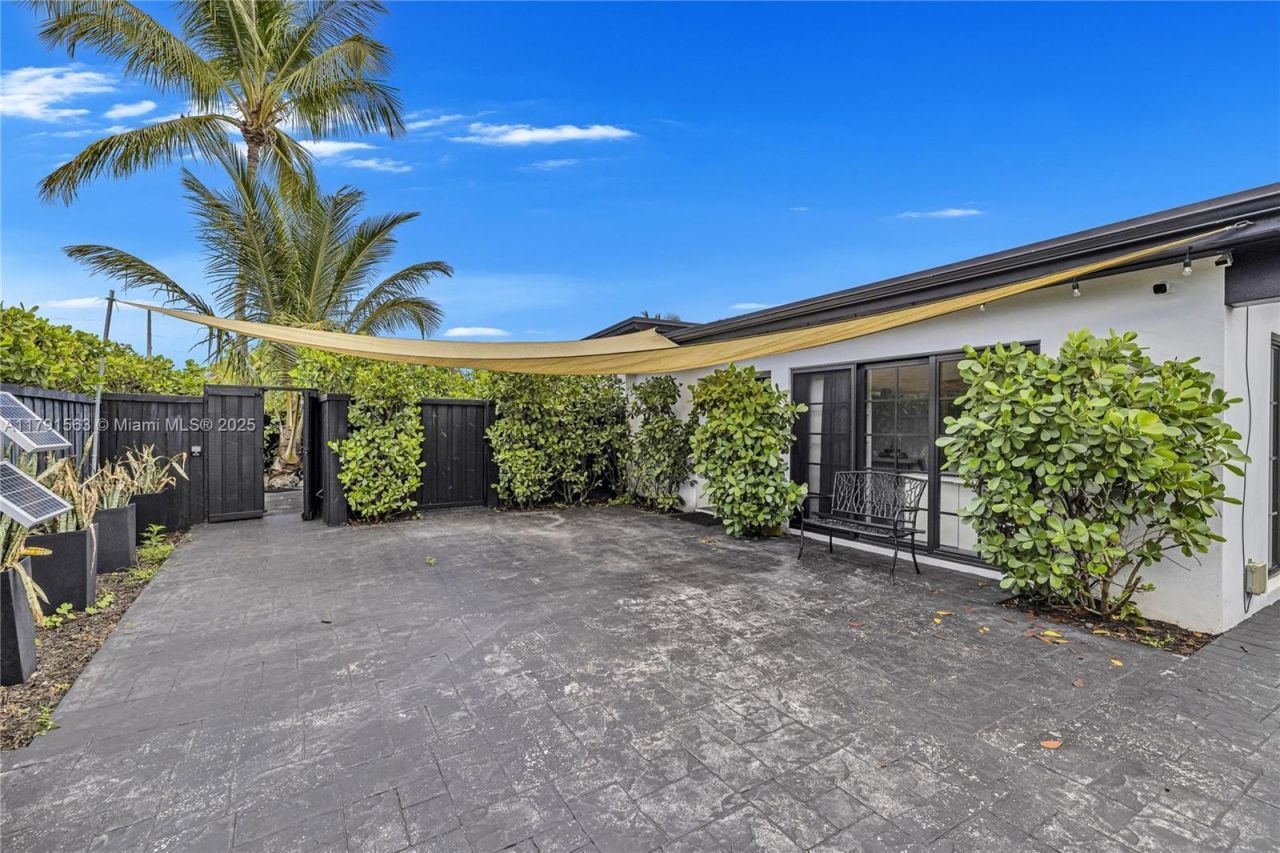 560 NW 116th Ter, Miami, FL 33168 Photo