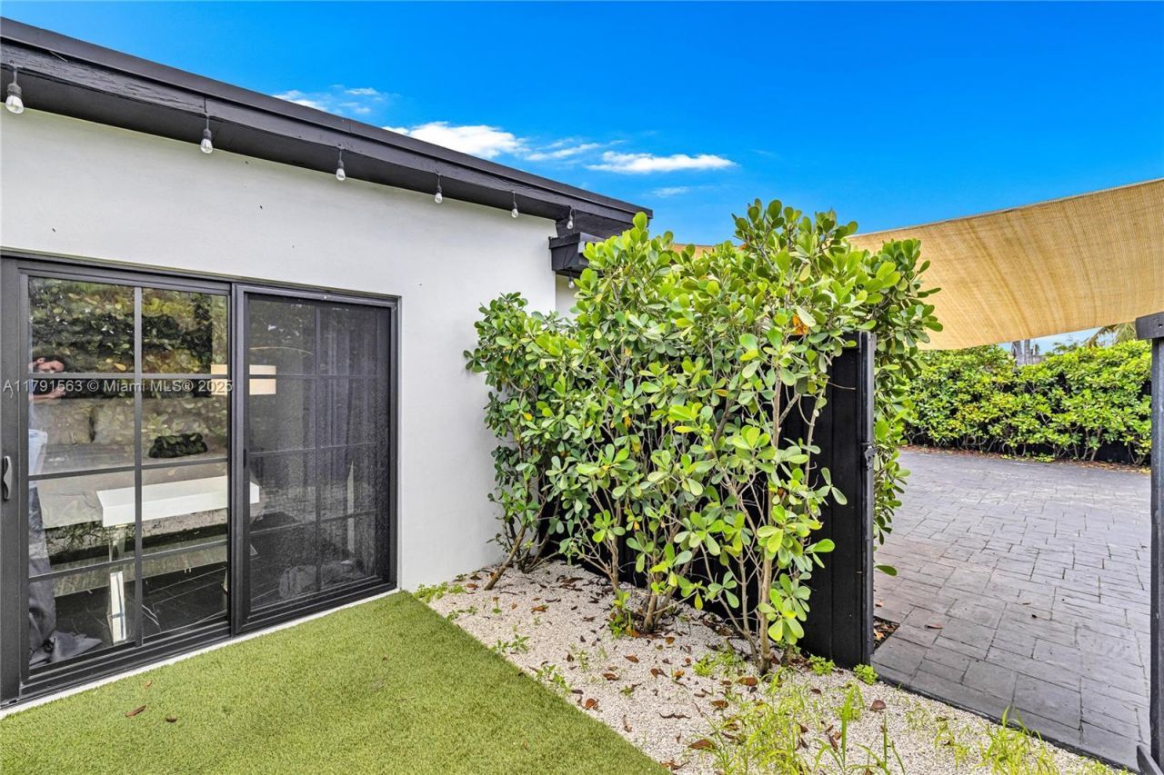 560 NW 116th Ter, Miami, FL 33168 Photo