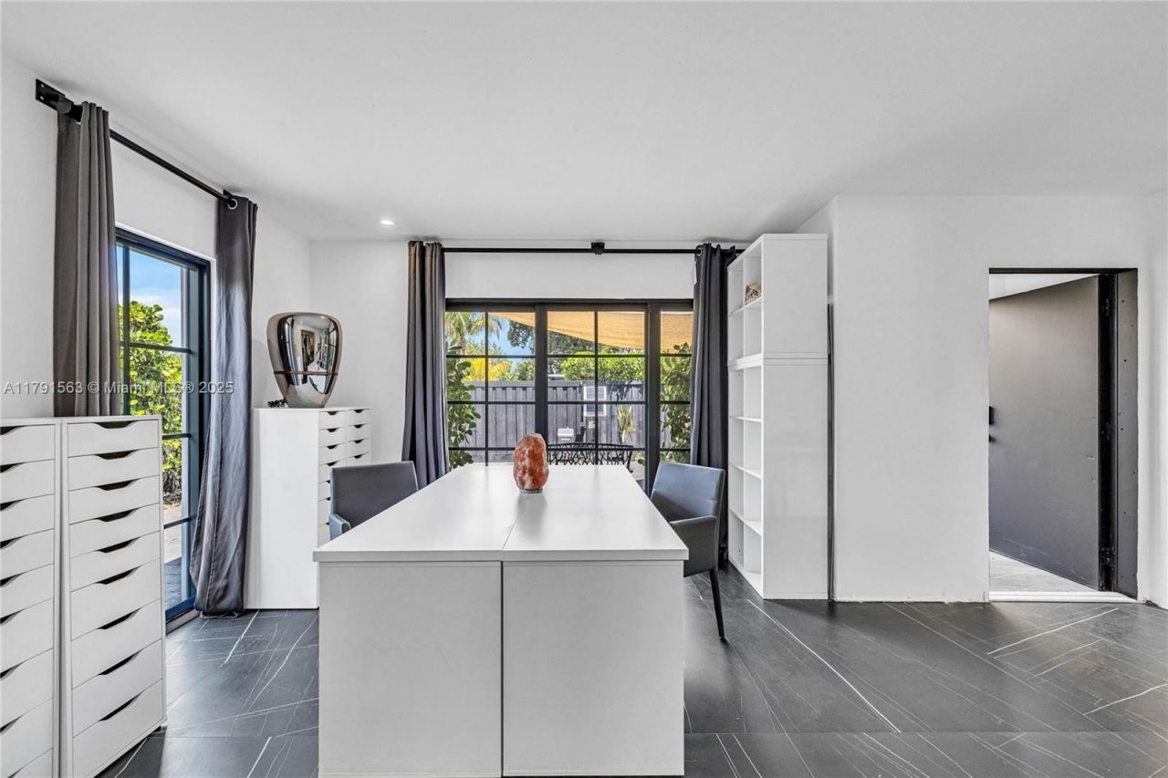 560 NW 116th Ter, Miami, FL 33168 Photo