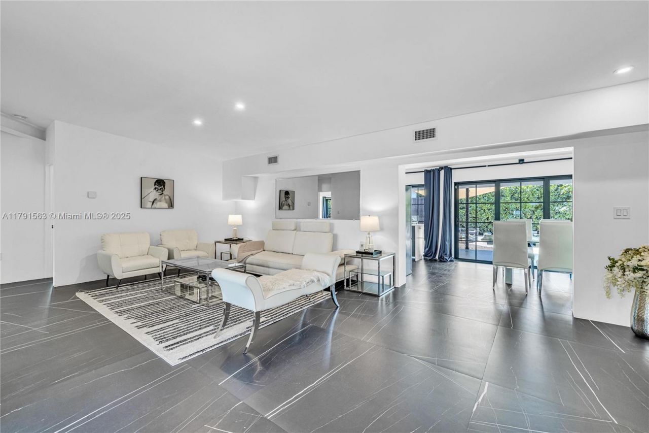 560 NW 116th Ter, Miami, FL 33168 Photo