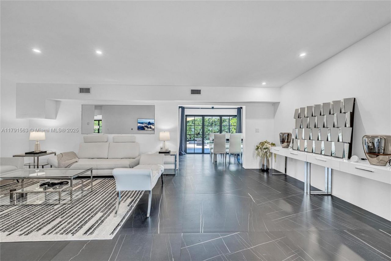 560 NW 116th Ter, Miami, FL 33168 Photo