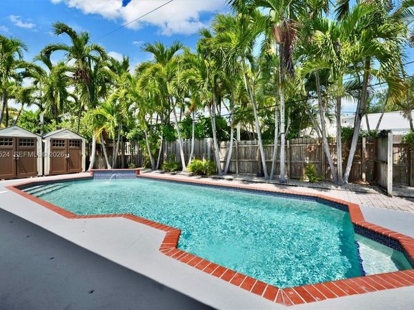 255 Ridgewood Rd, Key Biscayne, FL 33149
