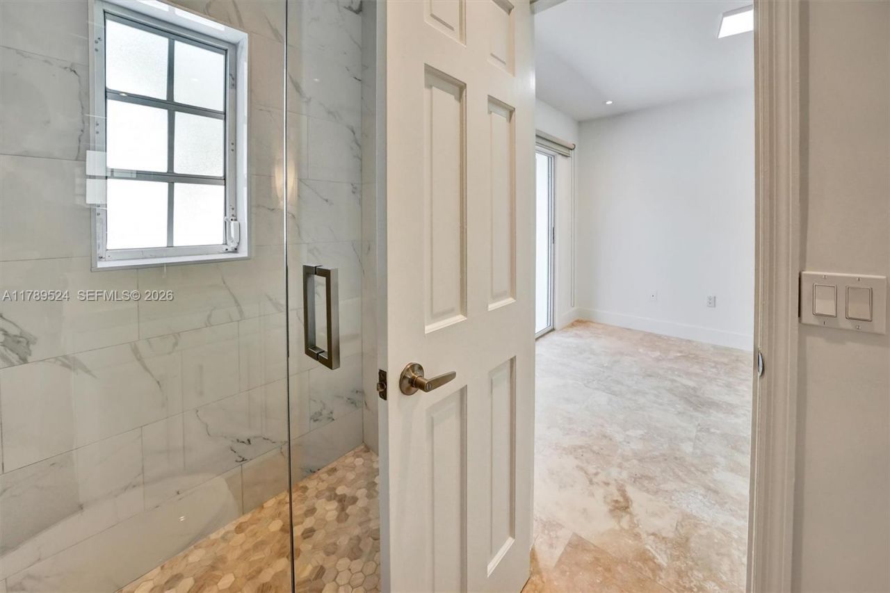 255 Ridgewood Rd, Key Biscayne, FL 33149 Photo