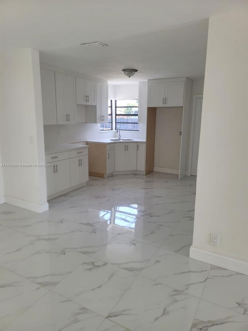 9340 Martinique Dr, Cutler Bay, FL 33189 Photo