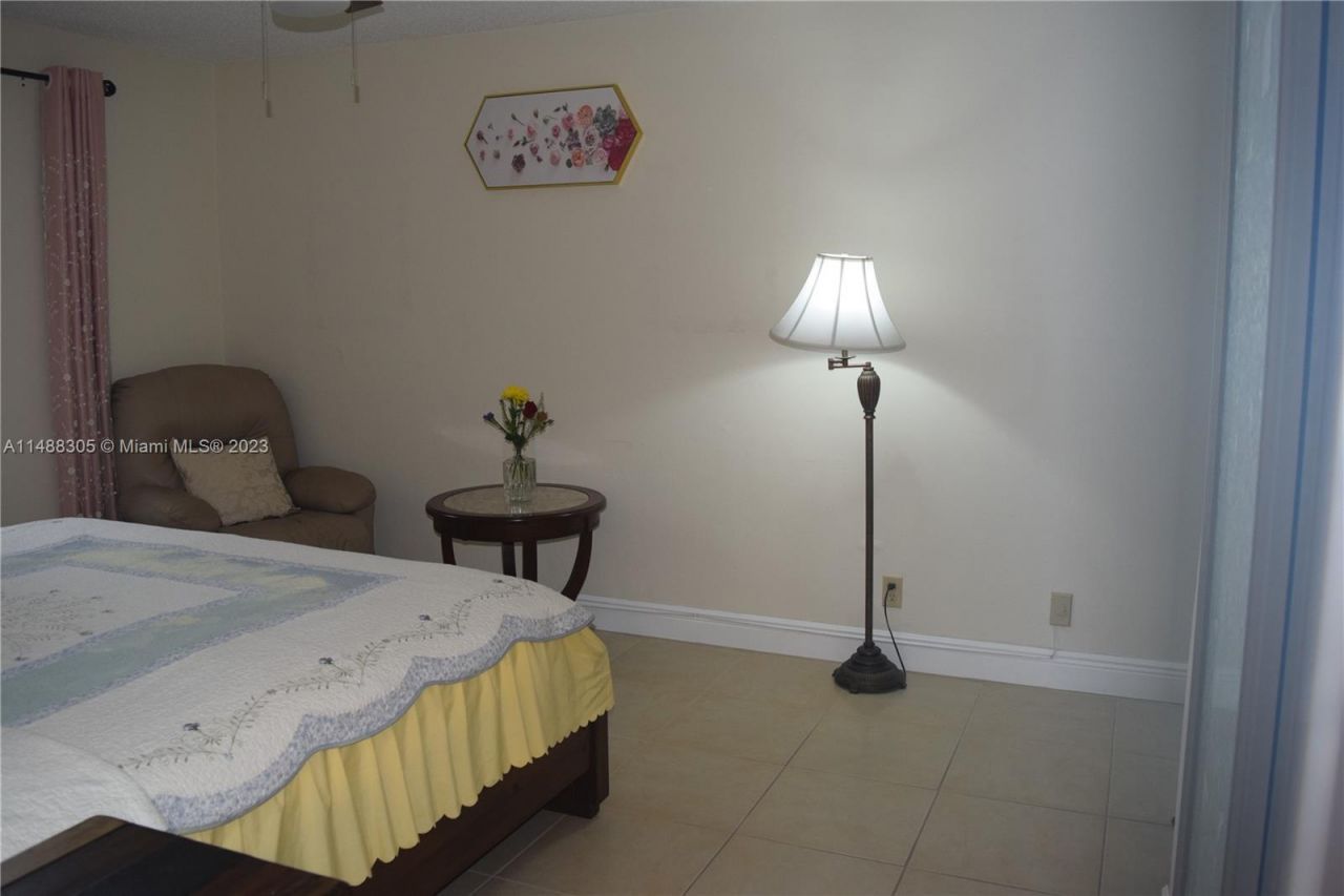 3940 NW 42nd Ave, Unit 316, Lauderdale Lakes, FL 33319 Photo