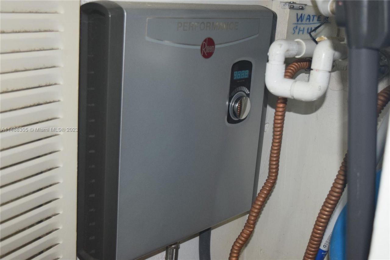 3940 NW 42nd Ave, Unit 316, Lauderdale Lakes, FL 33319 Photo