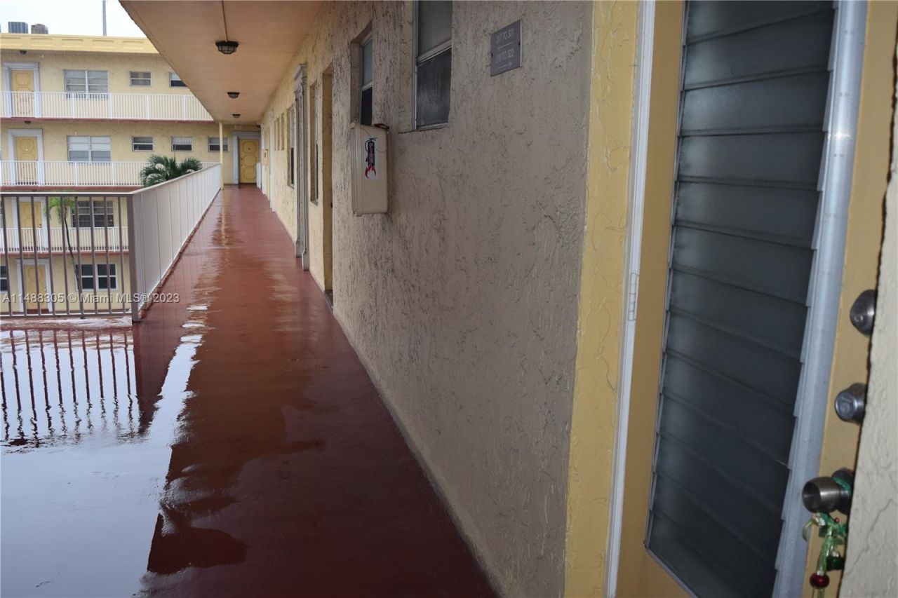 3940 NW 42nd Ave, Unit 316, Lauderdale Lakes, FL 33319 Photo