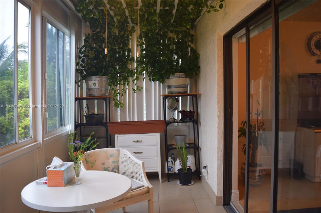 3940 NW 42nd Ave, Unit 316, Lauderdale Lakes, FL 33319 Photo