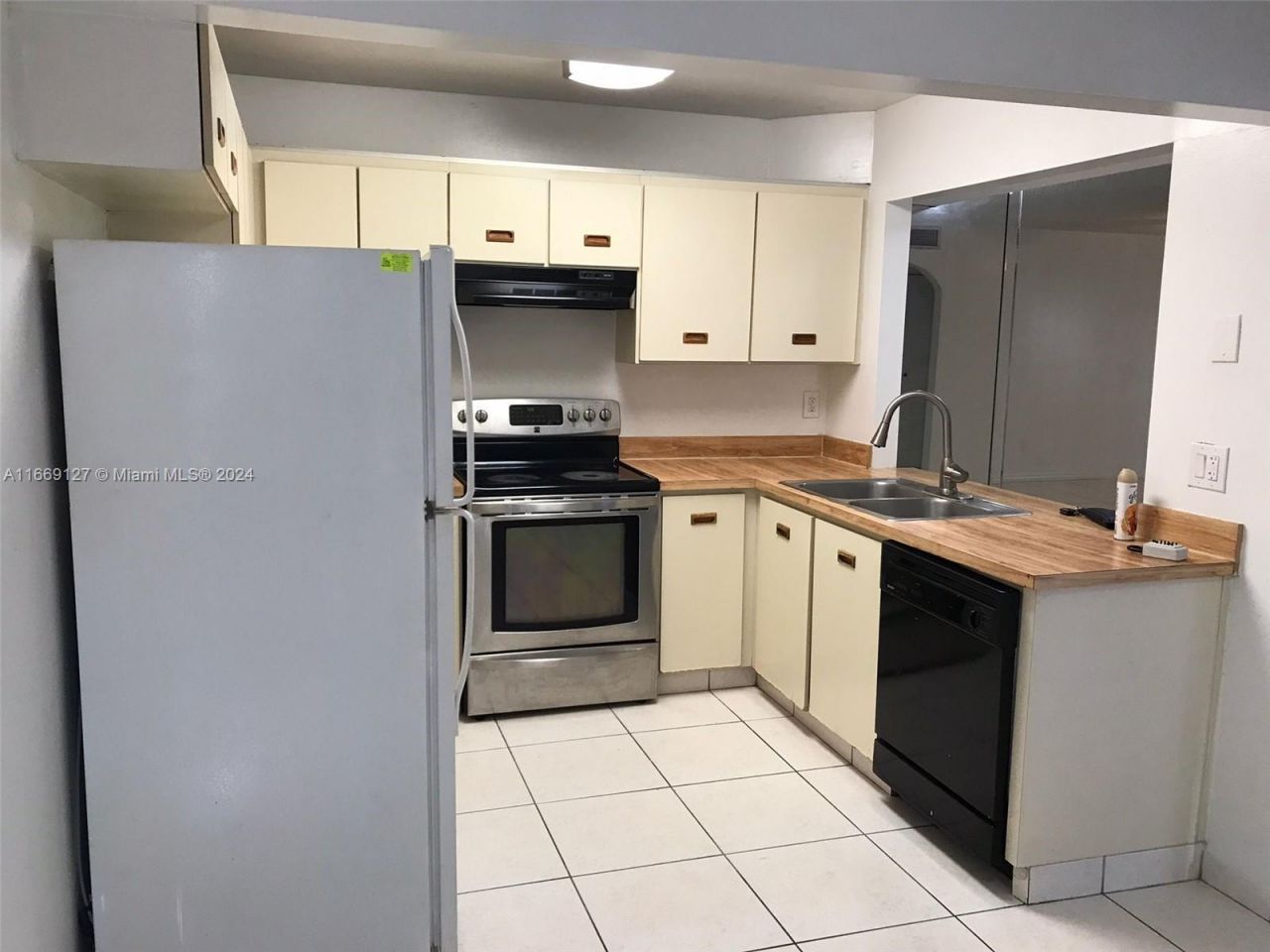 423 NE 210th Cir Ter, Unit 104-25, Miami, FL 33179 Photo