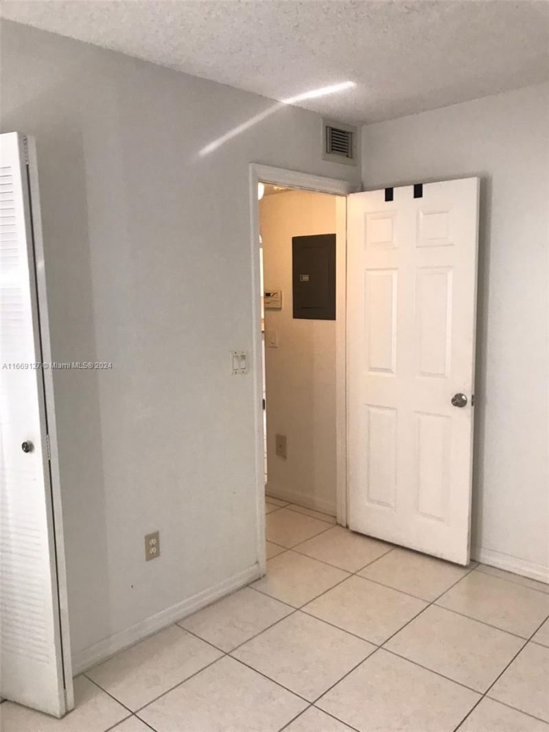 423 NE 210th Cir Ter, Unit 104-25, Miami, FL 33179 Photo