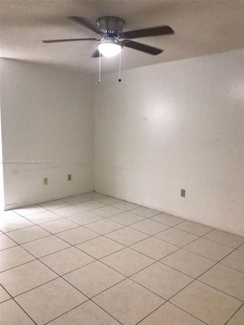 423 NE 210th Cir Ter, Unit 104-25, Miami, FL 33179 Photo