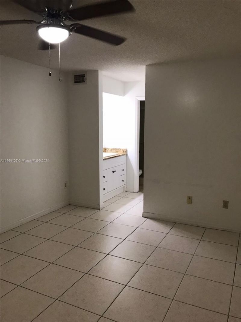423 NE 210th Cir Ter, Unit 104-25, Miami, FL 33179 Photo