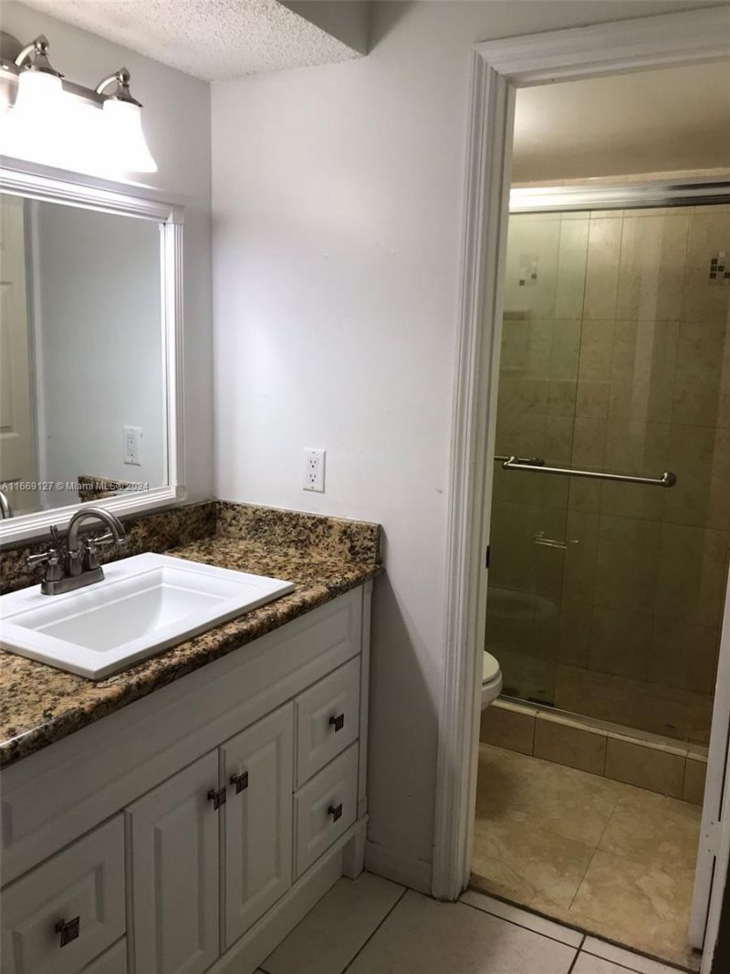 423 NE 210th Cir Ter, Unit 104-25, Miami, FL 33179 Photo