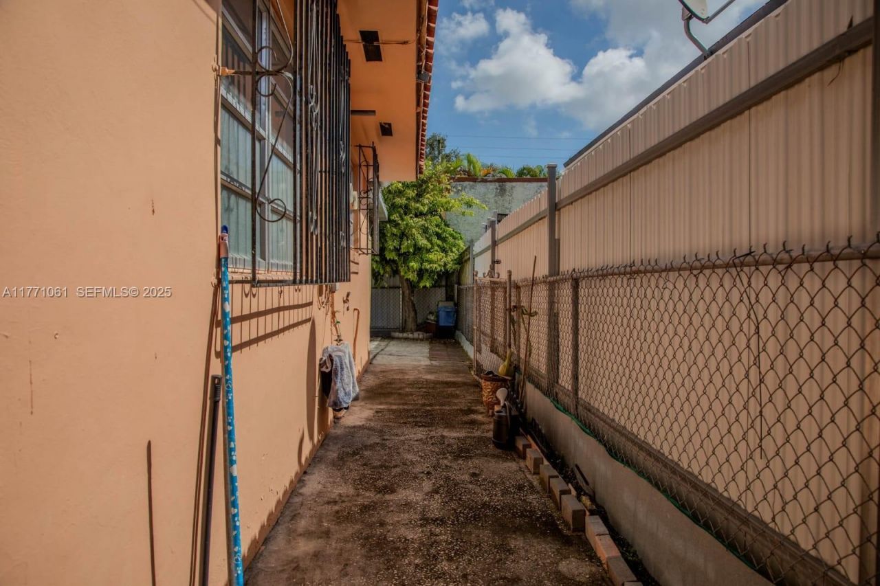 791 NW 22nd Pl, Miami, FL 33125 Photo