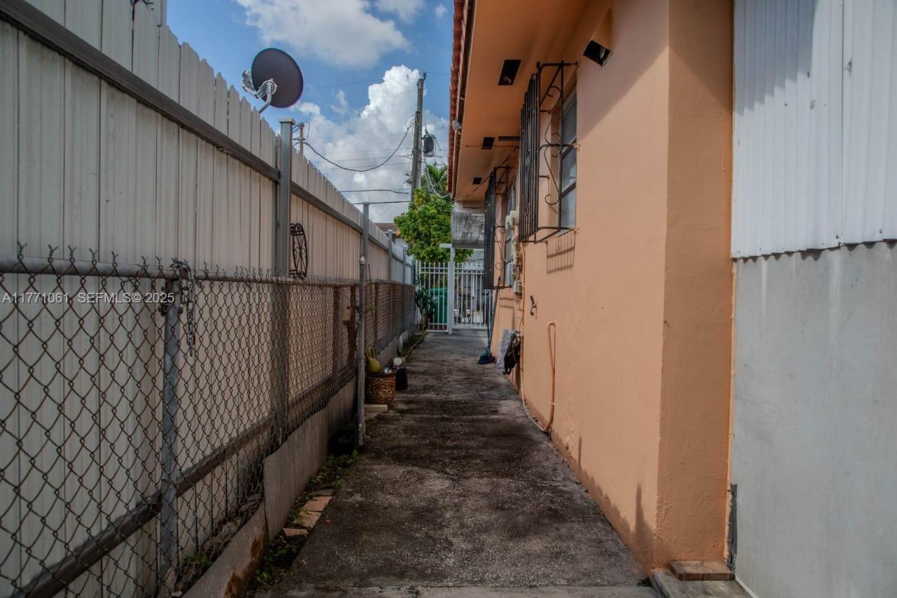 791 NW 22nd Pl, Miami, FL 33125 Photo