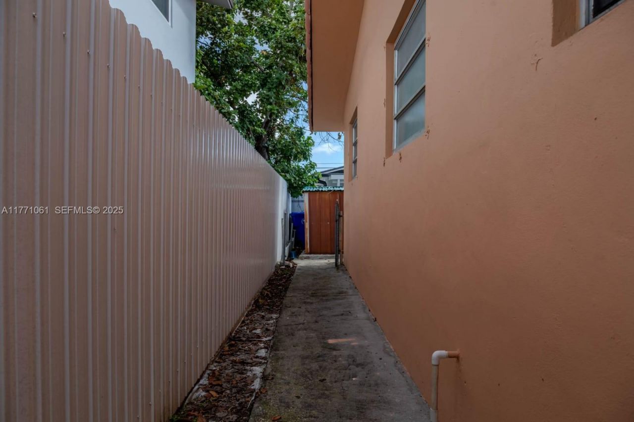 791 NW 22nd Pl, Miami, FL 33125 Photo