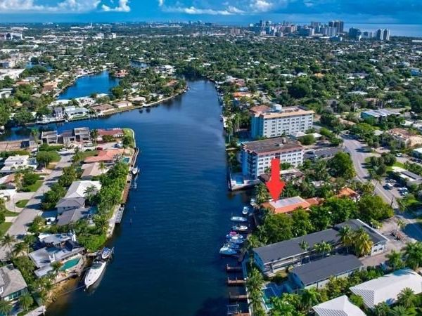 1827 Middle River Drive, Unit 4, Fort Lauderdale, FL 33305