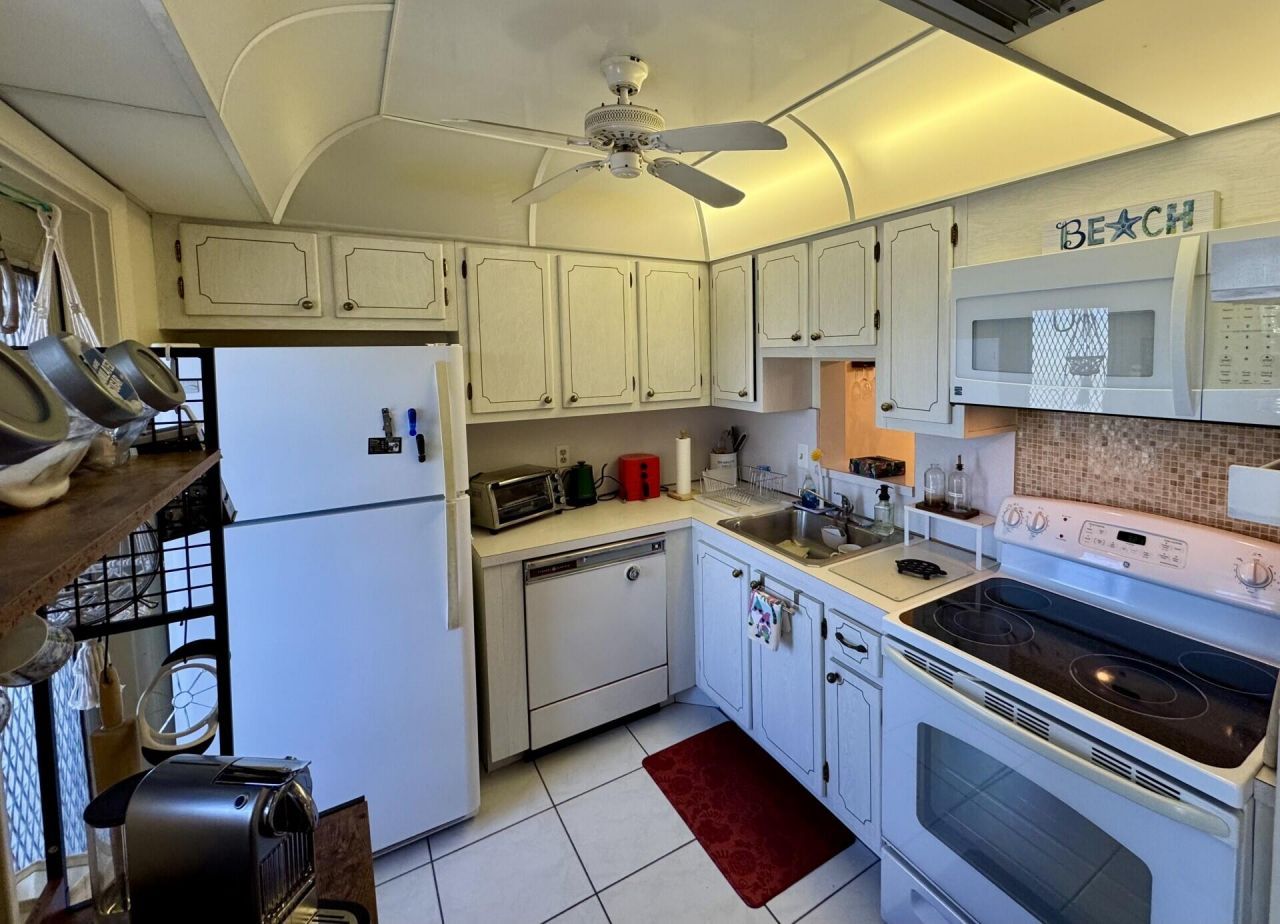 2222 NE 1st 204 Way, Unit 204, Boynton Beach, FL 33435 Photo