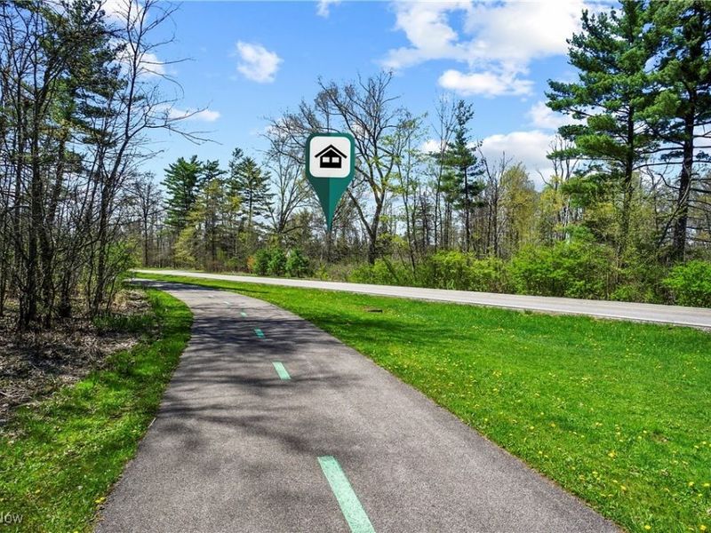 Valley Parkway, North Royalton, OH 44133 Photo 4