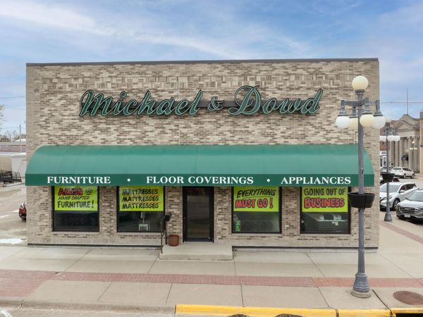 102 E 4th Street E, Vinton, IA 52349