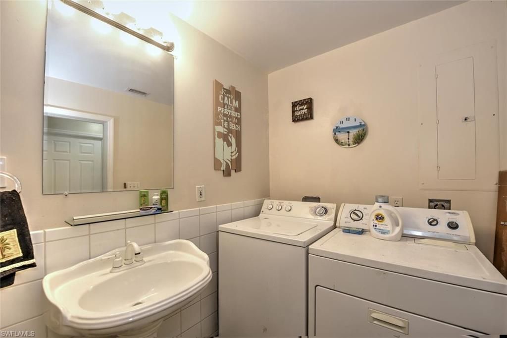 725 Sesame Ct, Cape Coral, FL 33904 Photo
