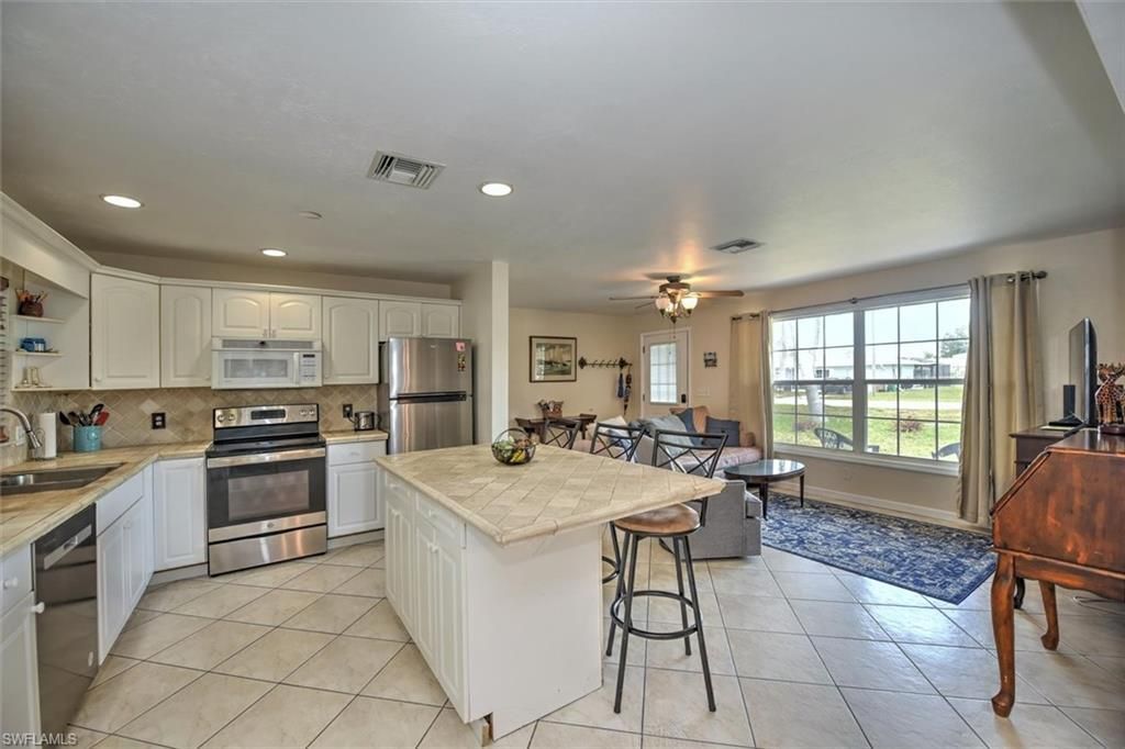 725 Sesame Ct, Cape Coral, FL 33904 Photo