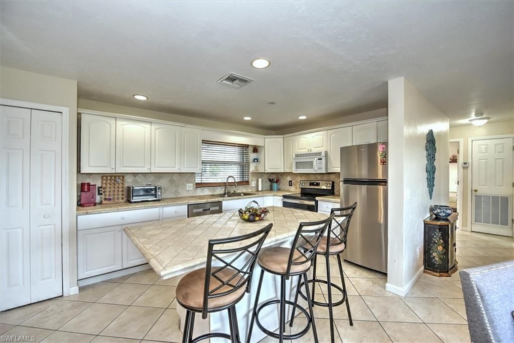 725 Sesame Ct, Cape Coral, FL 33904 Photo
