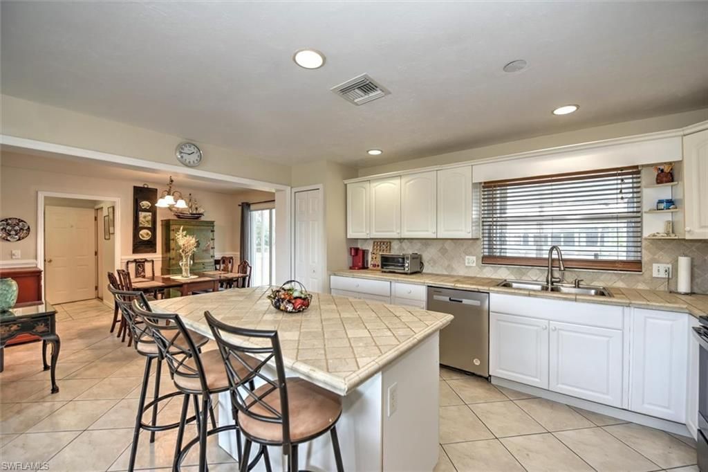 725 Sesame Ct, Cape Coral, FL 33904 Photo