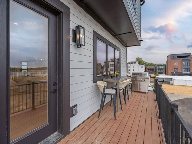 2926 Three Oaks Lane, Cincinnati, OH 45209 Photo 5