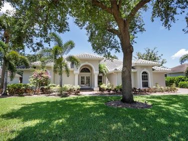 3510 Lakemont DR, BONITA SPRINGS, FL 34134