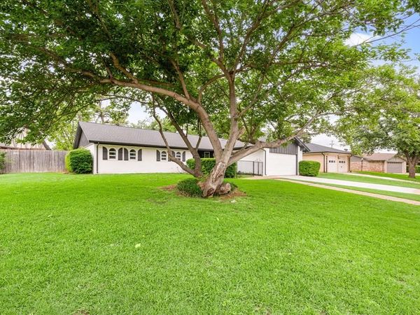 1823 E Cedar Elm Drive, Arlington, TX 76012