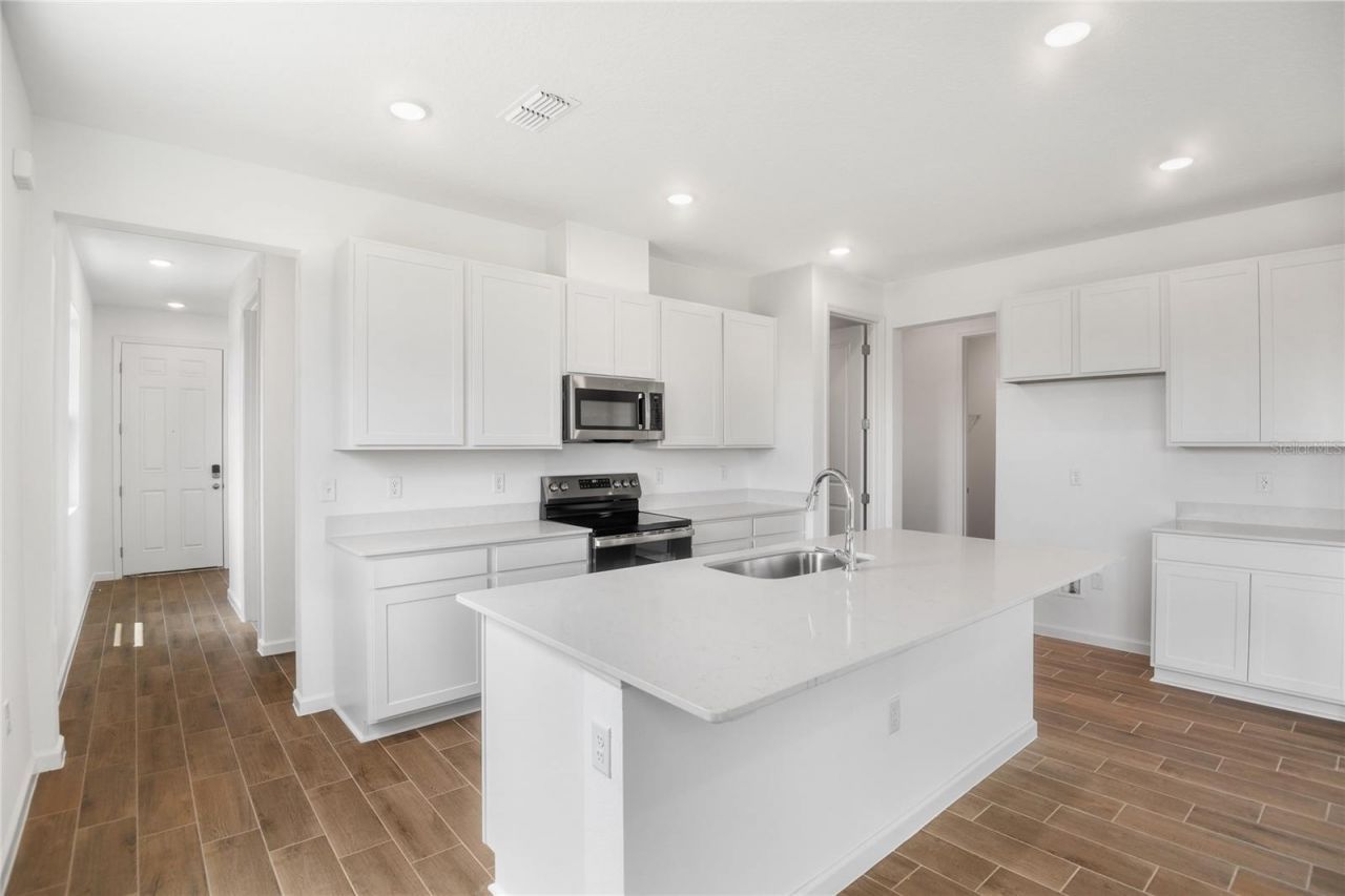 1007 Wisteria Way, Dundee, FL 33838 Photo