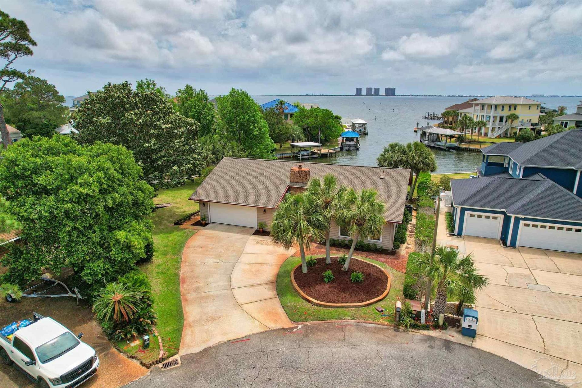 1090 Park Ln, Gulf Breeze, FL 32563 Main Photo
