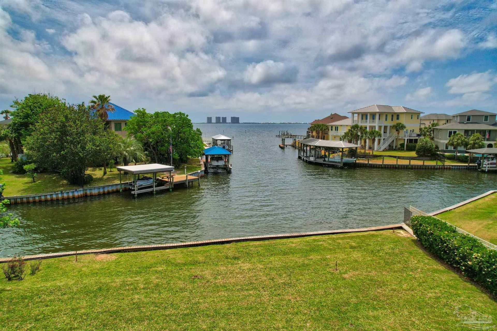 1090 Park Ln, Gulf Breeze, FL 32563 Main Photo