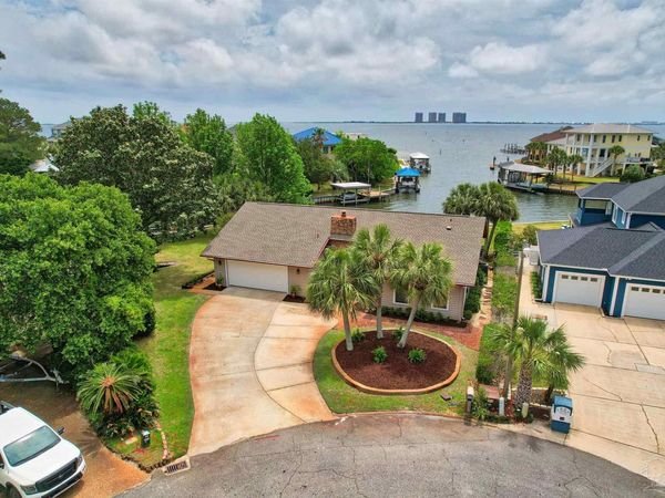 1090 Park Ln, Gulf Breeze, FL 32563