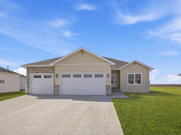 4288 Pine Parkway S, Fargo, ND 58104