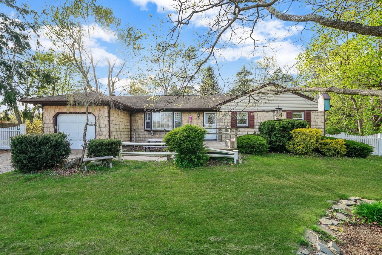 210 Oakdale Bohemia Road, Bohemia, NY 11716 Main Photo