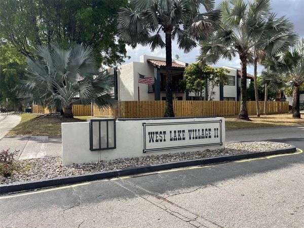 460 W Park Dr, Unit 103, Miami, FL 33172