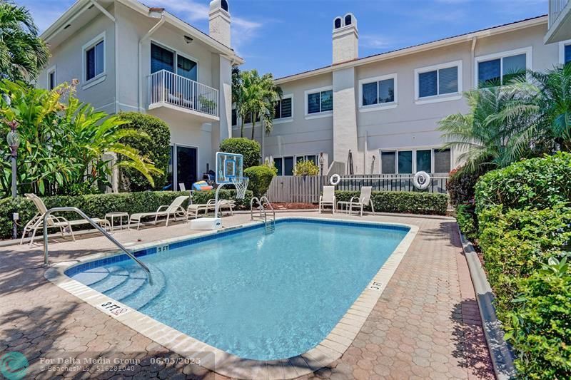 1744 NE 9th St, Fort Lauderdale, FL 33304 Main Photo