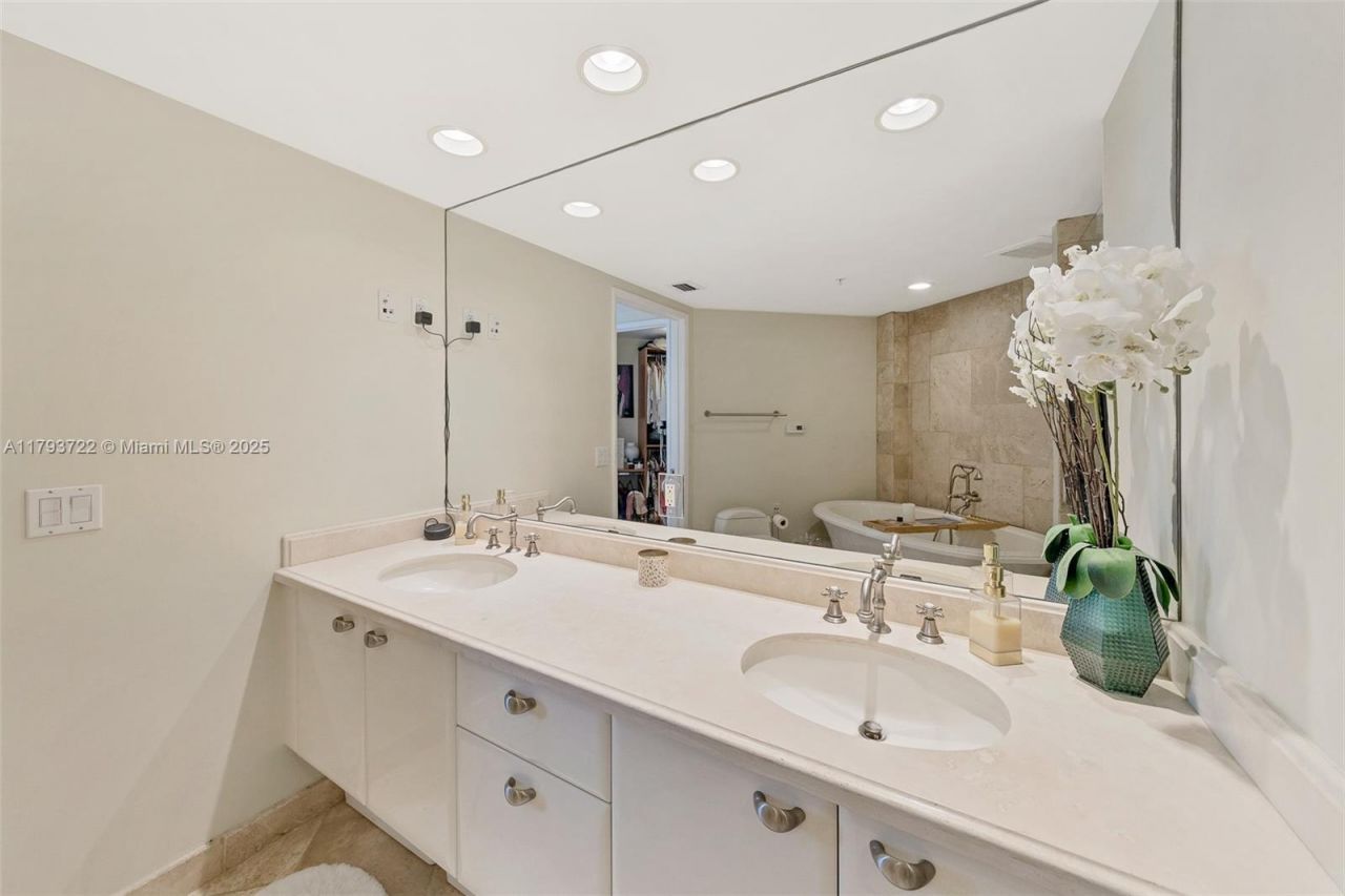 333 Las Olas Way, Unit 2401, Fort Lauderdale, FL 33301 Photo