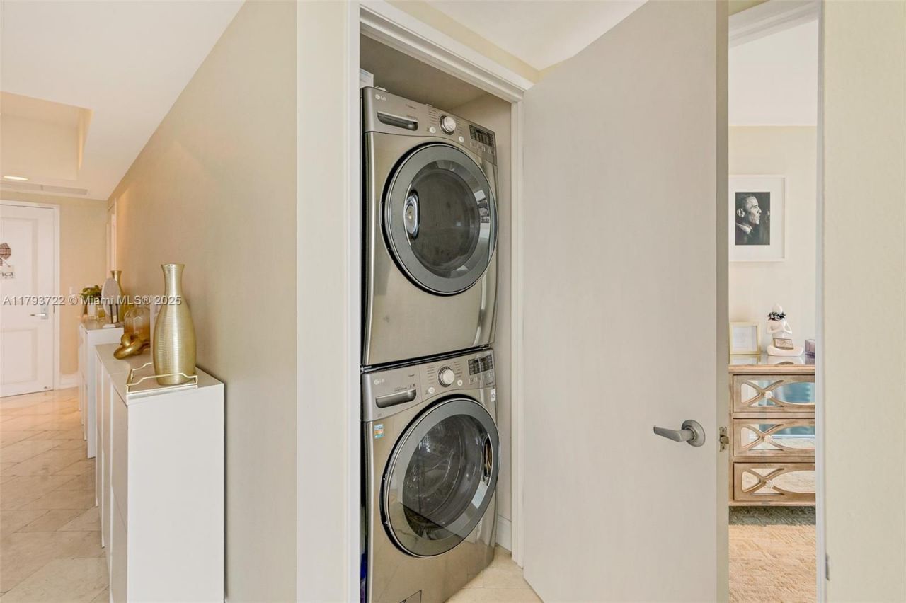 333 Las Olas Way, Unit 2401, Fort Lauderdale, FL 33301 Photo