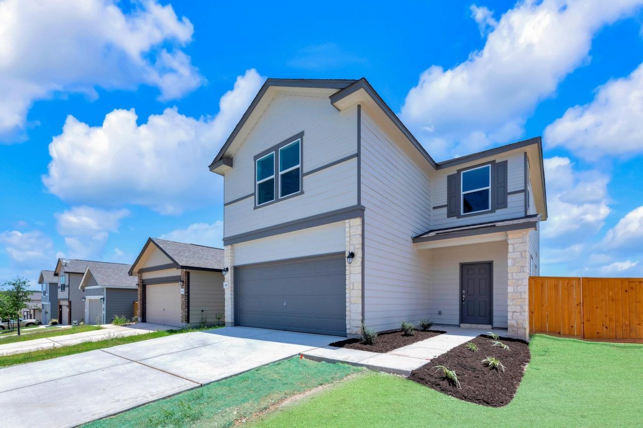 200 Lucky Texan Rd, Jarrell, TX 76537 Main Photo