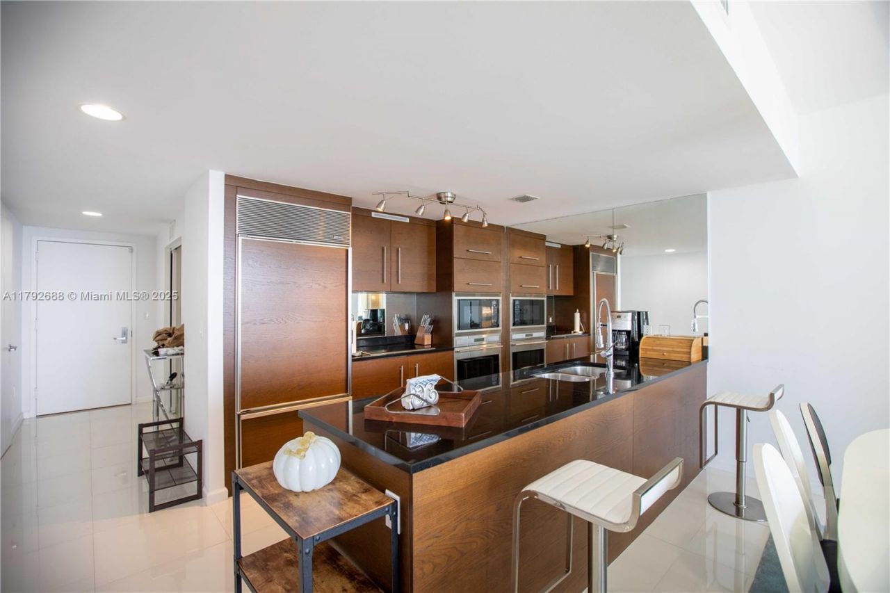 475 Brickell Ave, Unit 5007, Miami, FL 33131 Photo