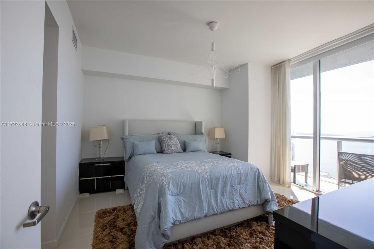 475 Brickell Ave, Unit 5007, Miami, FL 33131 Photo