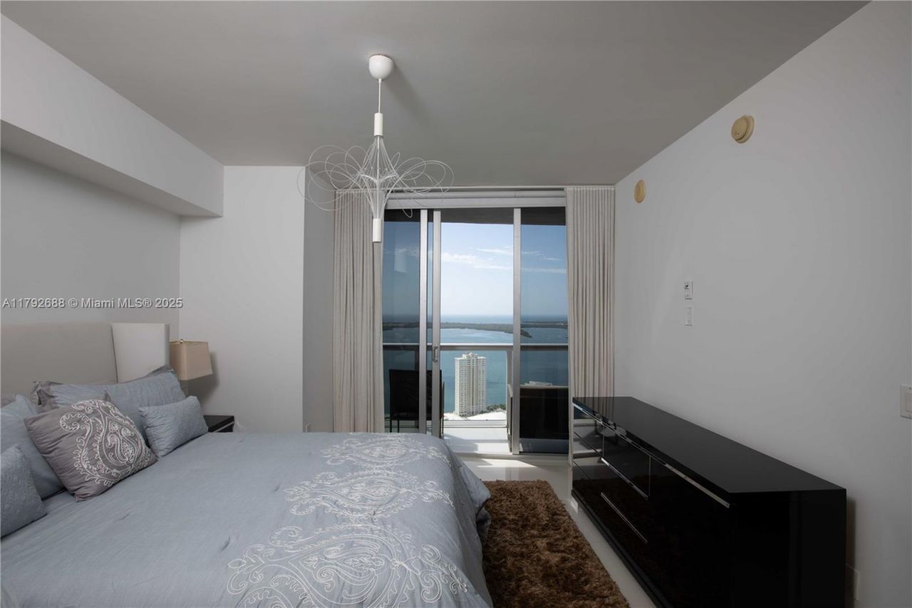 475 Brickell Ave, Unit 5007, Miami, FL 33131 Photo