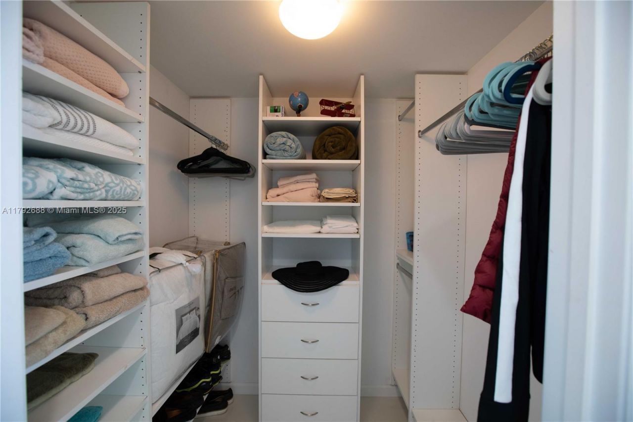 475 Brickell Ave, Unit 5007, Miami, FL 33131 Photo