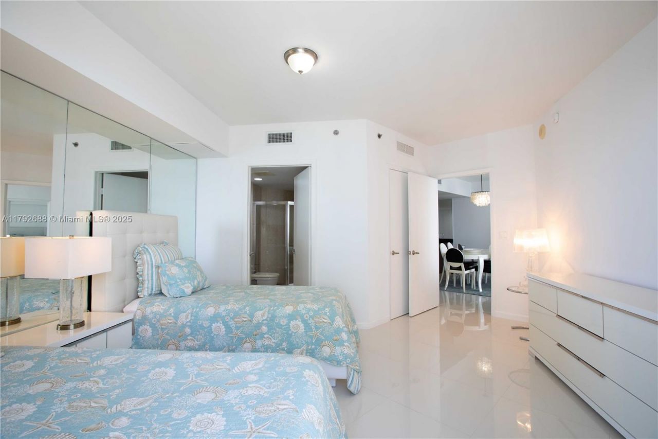 475 Brickell Ave, Unit 5007, Miami, FL 33131 Photo