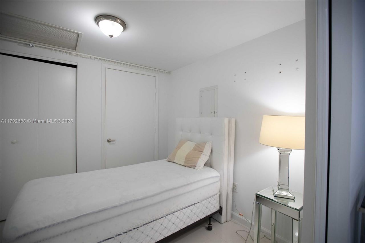 475 Brickell Ave, Unit 5007, Miami, FL 33131 Photo