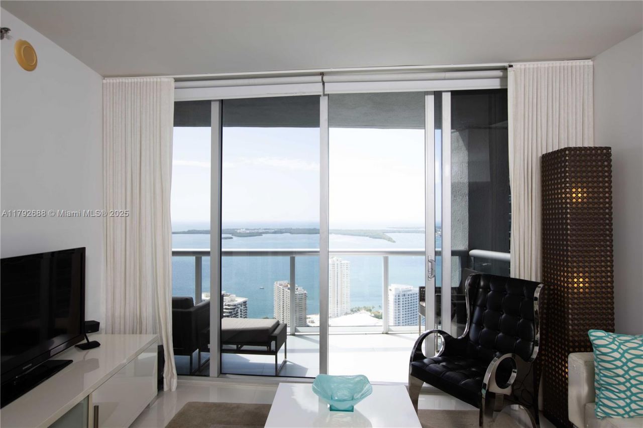 475 Brickell Ave, Unit 5007, Miami, FL 33131 Photo